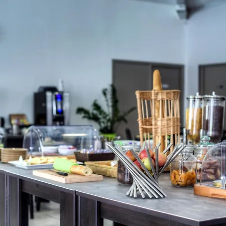 Zenitude Hotel-residences L'acacia Апарт-отель Лурд