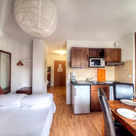 Апарт-отель Zenitude Hotel-residences L'acacia