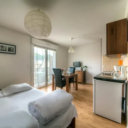 Апарт-отель Zenitude Hotel-residences L'acacia Лурд